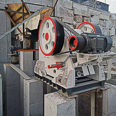 Featuring the jaw crusher as the core primary crushing unit, this image demonstrates the efficient, coordinated operation of the entire production line under actual mining conditions.